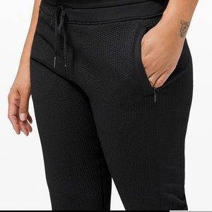 Lululemon lined jogger size 4